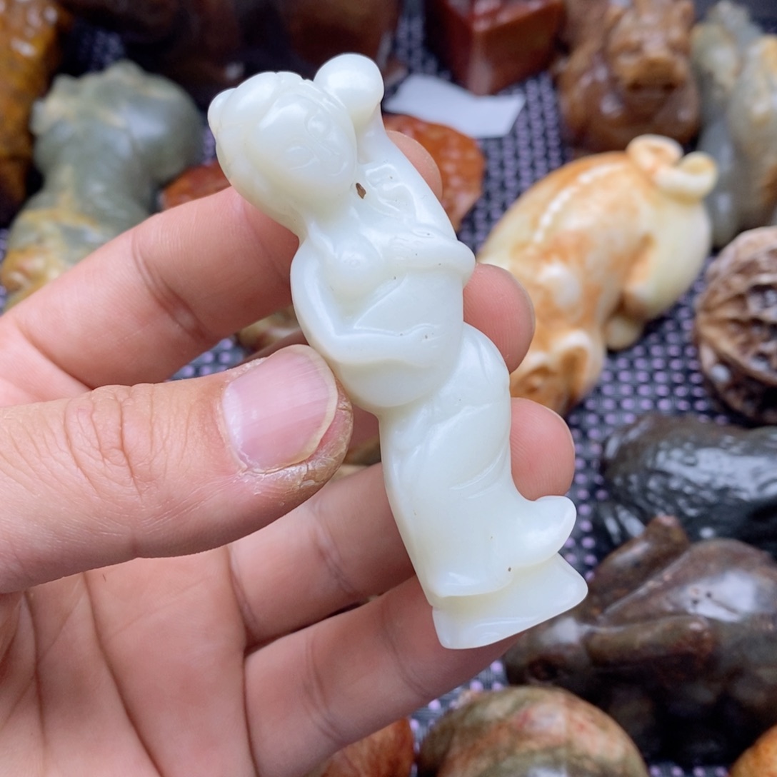 蛇纹石玉未镶嵌颈饰