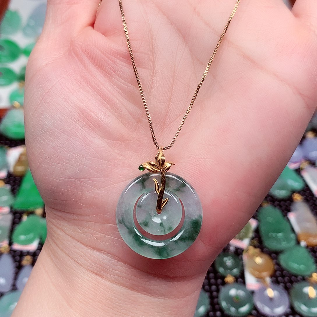 翡翠18K金镶嵌颈饰