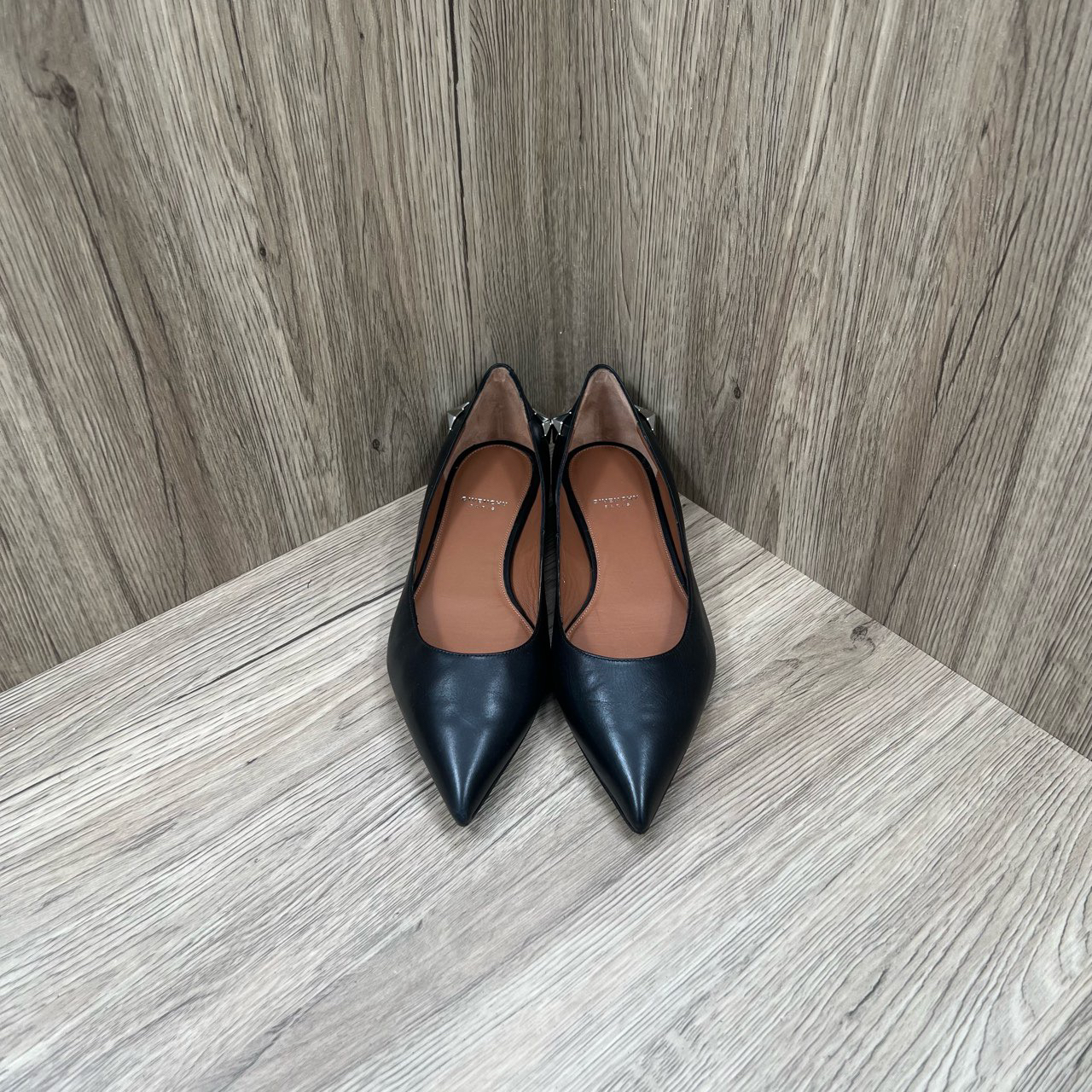 95新 Givenchy/纪梵希 黑色星星尖头平底鞋 38码/95新/无配件