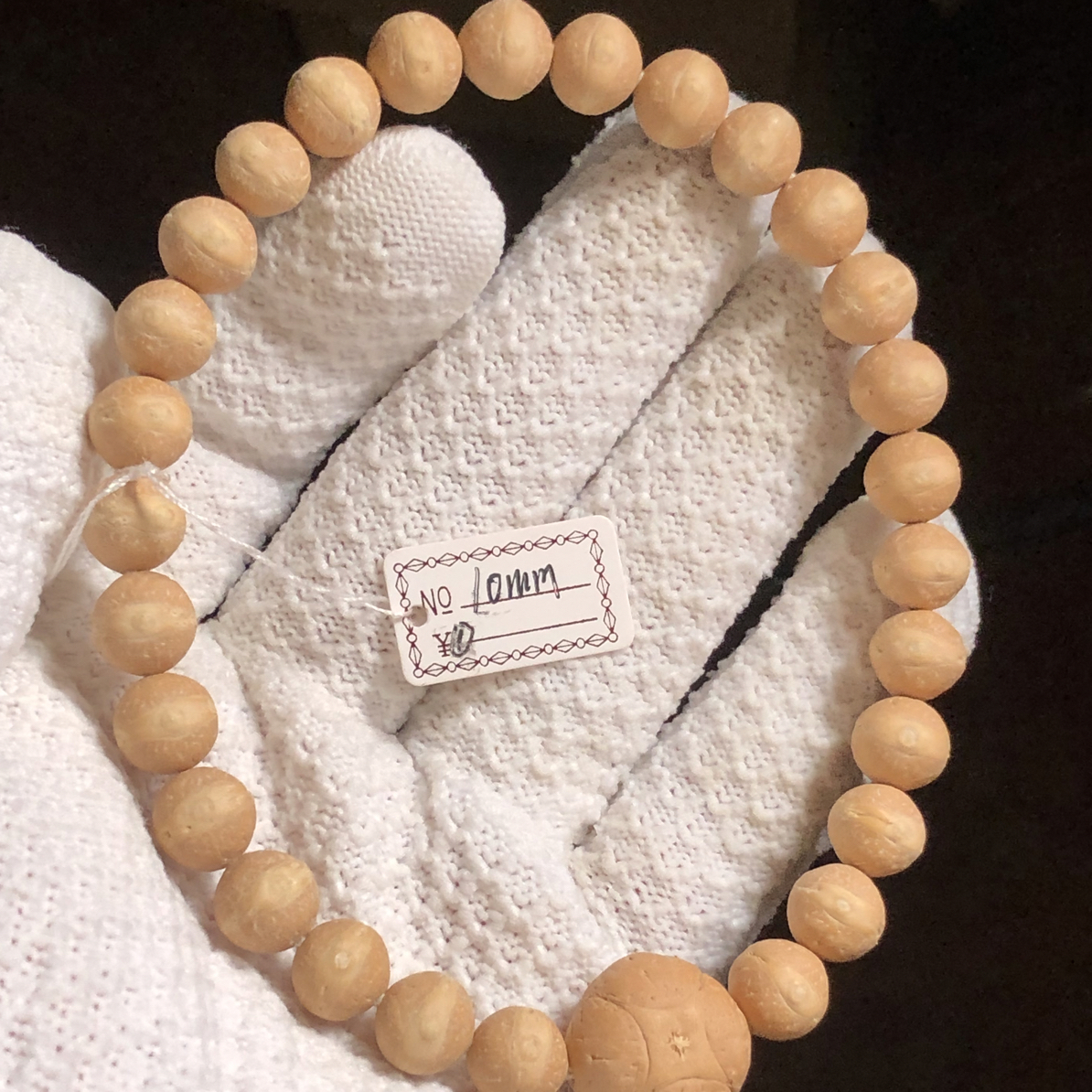 10mm实心籽黄金皮皮尼泊尔凤眼菩提手持一物一图