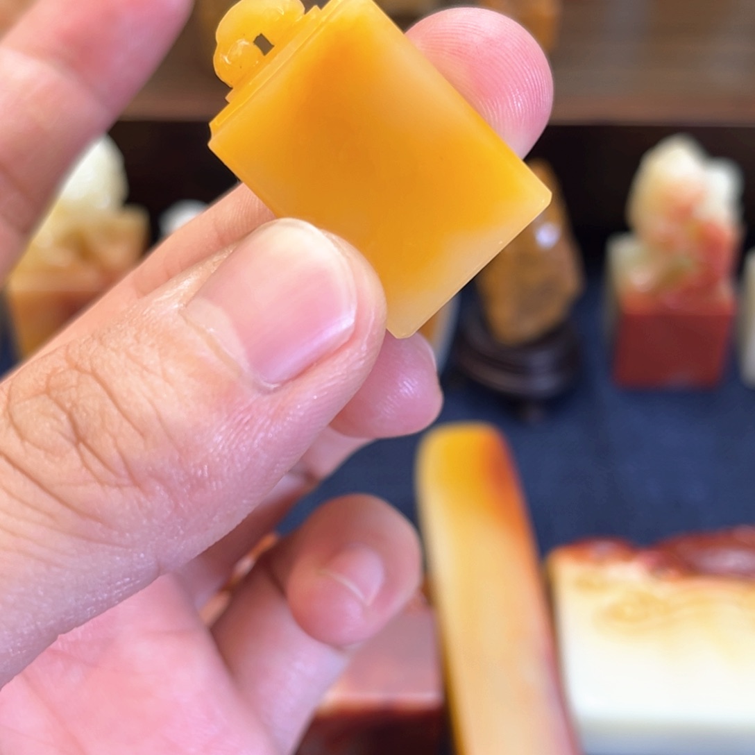 寿山石印石乐**法寿山石