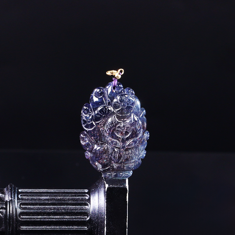 堇青狐仙雕刻吊坠-多样性发其一