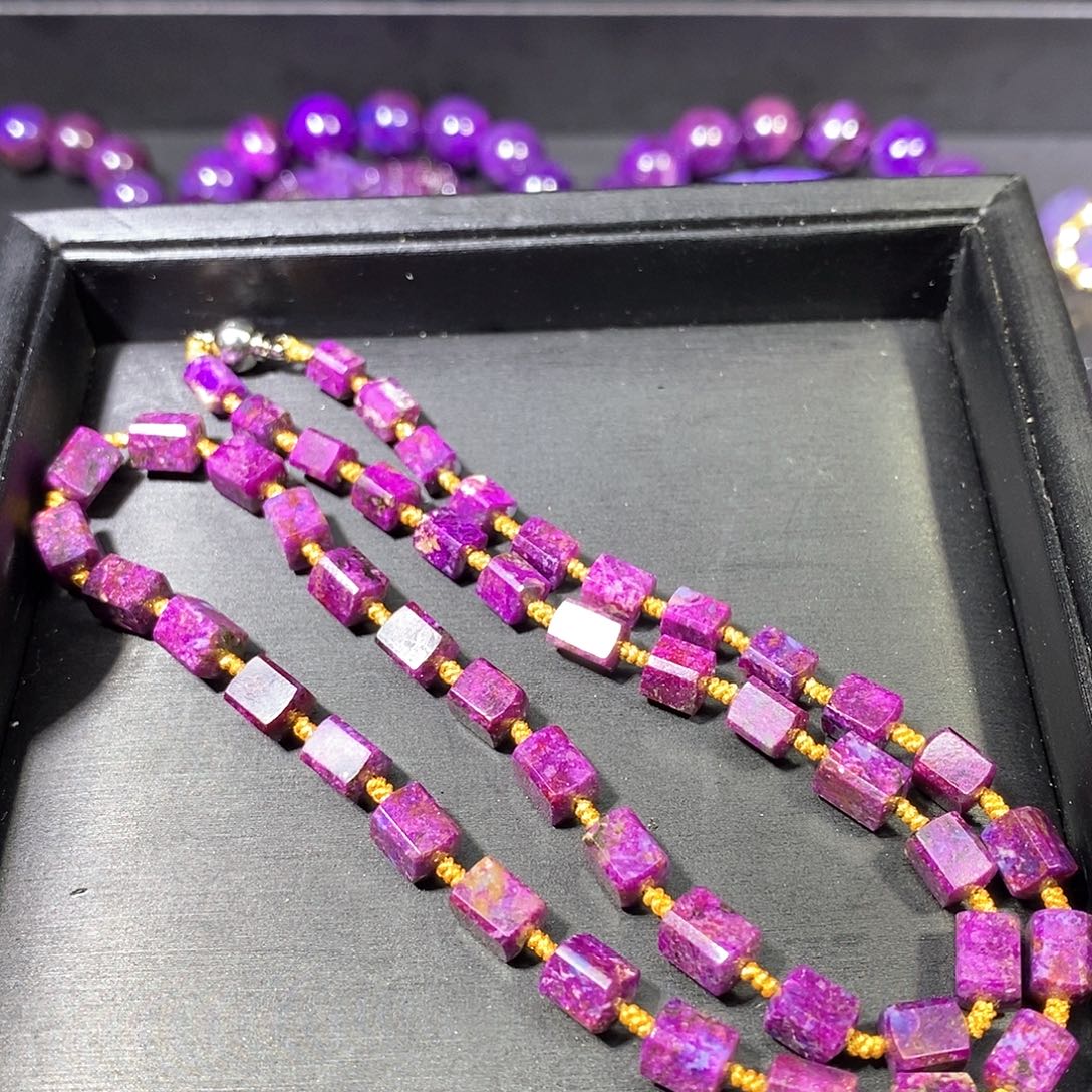 苏纪石（舒俱来）未镶嵌南非老矿舒俱来桃红冰透方糖项链