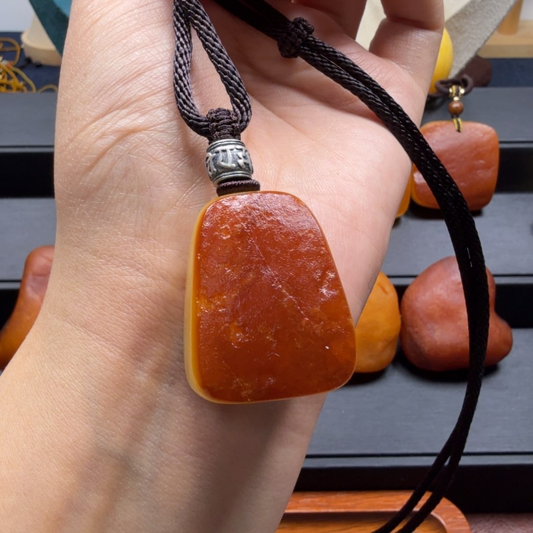 琥珀吊坠(赠链)未镶嵌