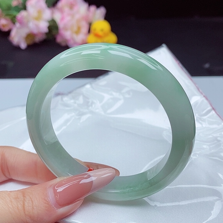 翡翠手镯未镶嵌55圈