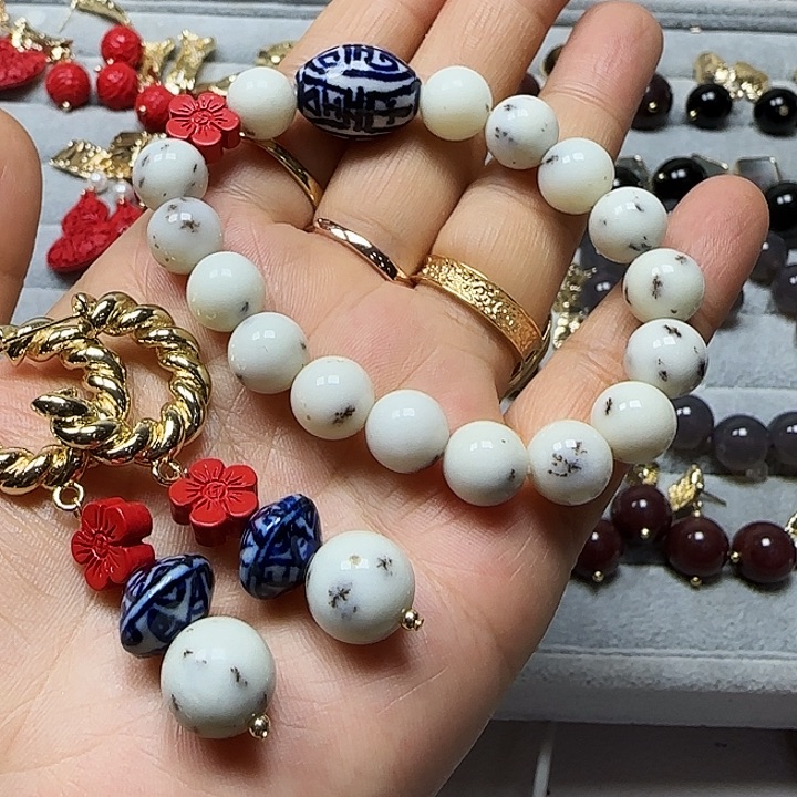 婷***婷和田玉未镶嵌手链