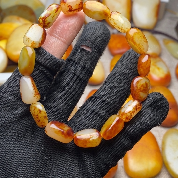 和田玉未镶嵌把件