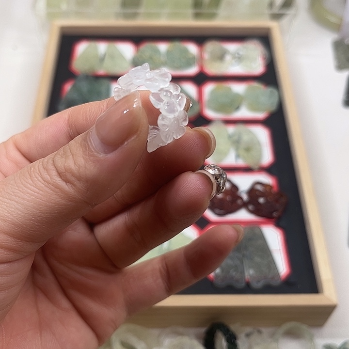 青***果蛇纹石玉合金戒指