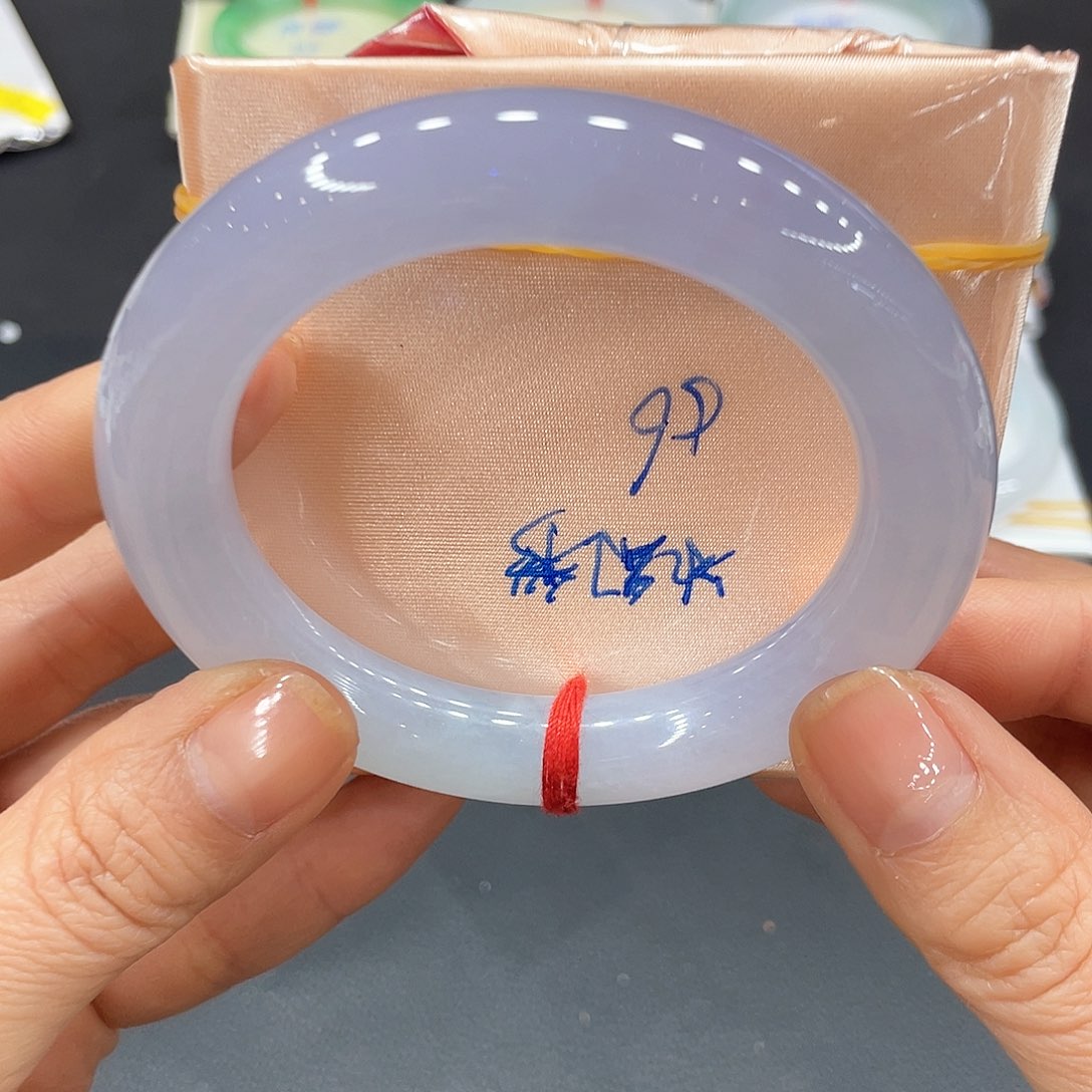 翡翠手镯未镶嵌翡翠手镯