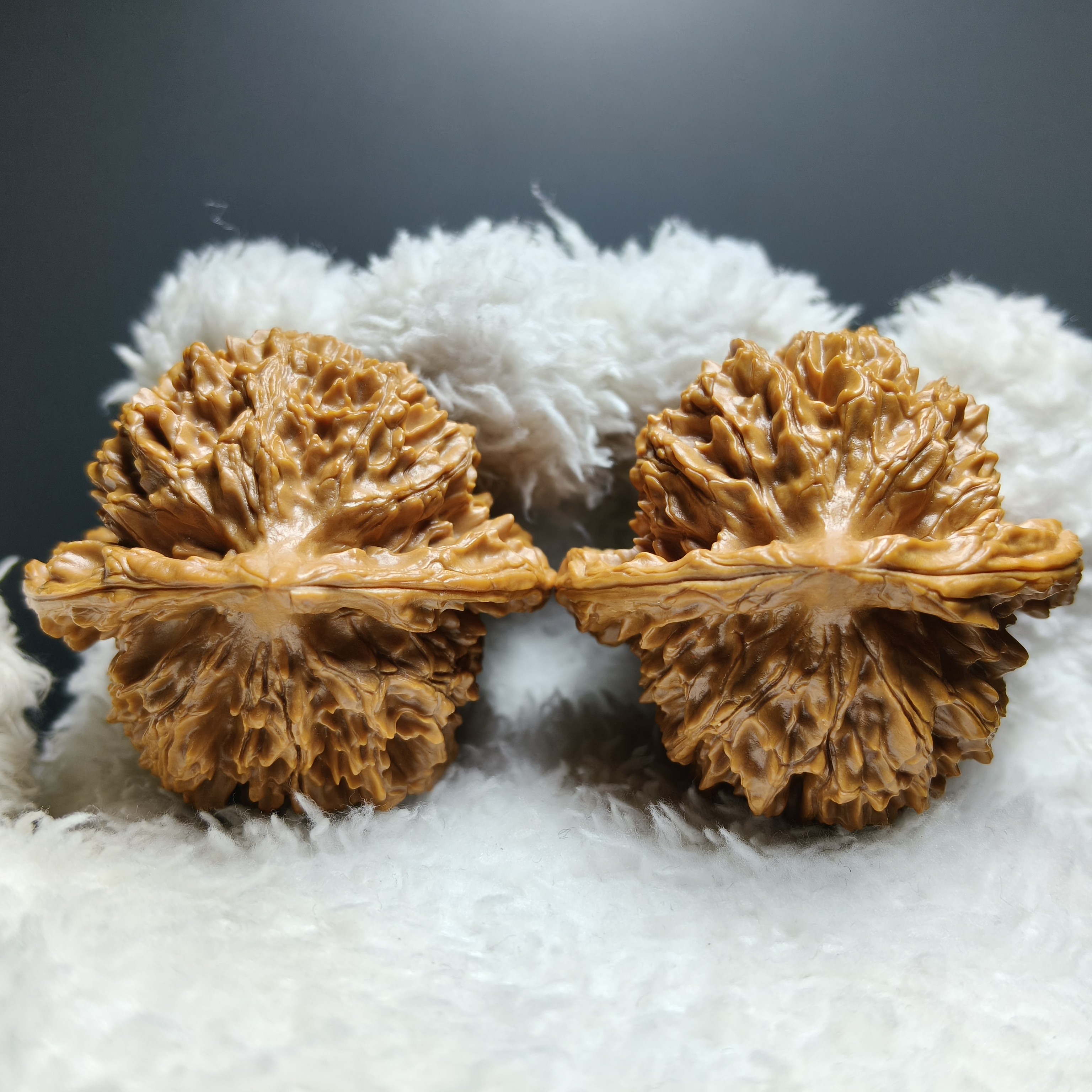 原树大花狮子头高货收藏级文玩核桃手把件野生异形三棱