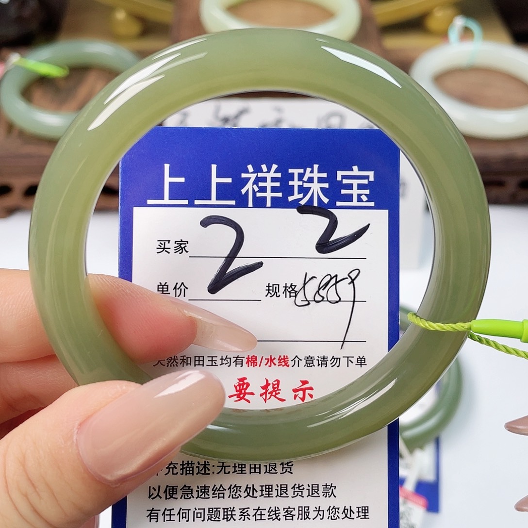 和田玉未镶嵌手镯