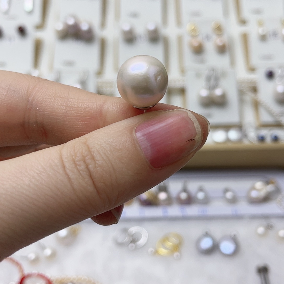 K***g银S925镶嵌淡水珍珠耳饰