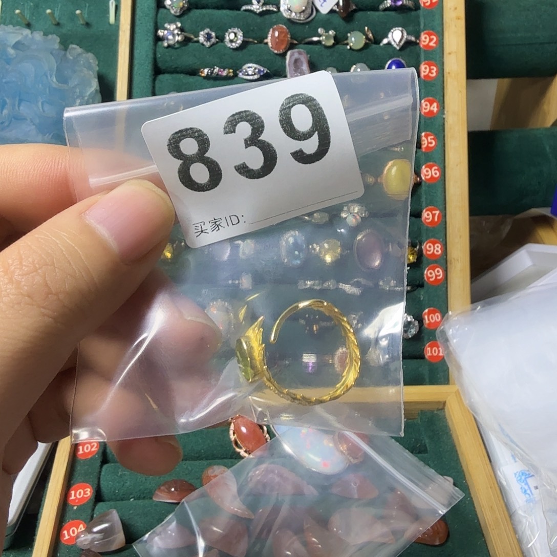 粉****戒指橄榄石银S925镶嵌