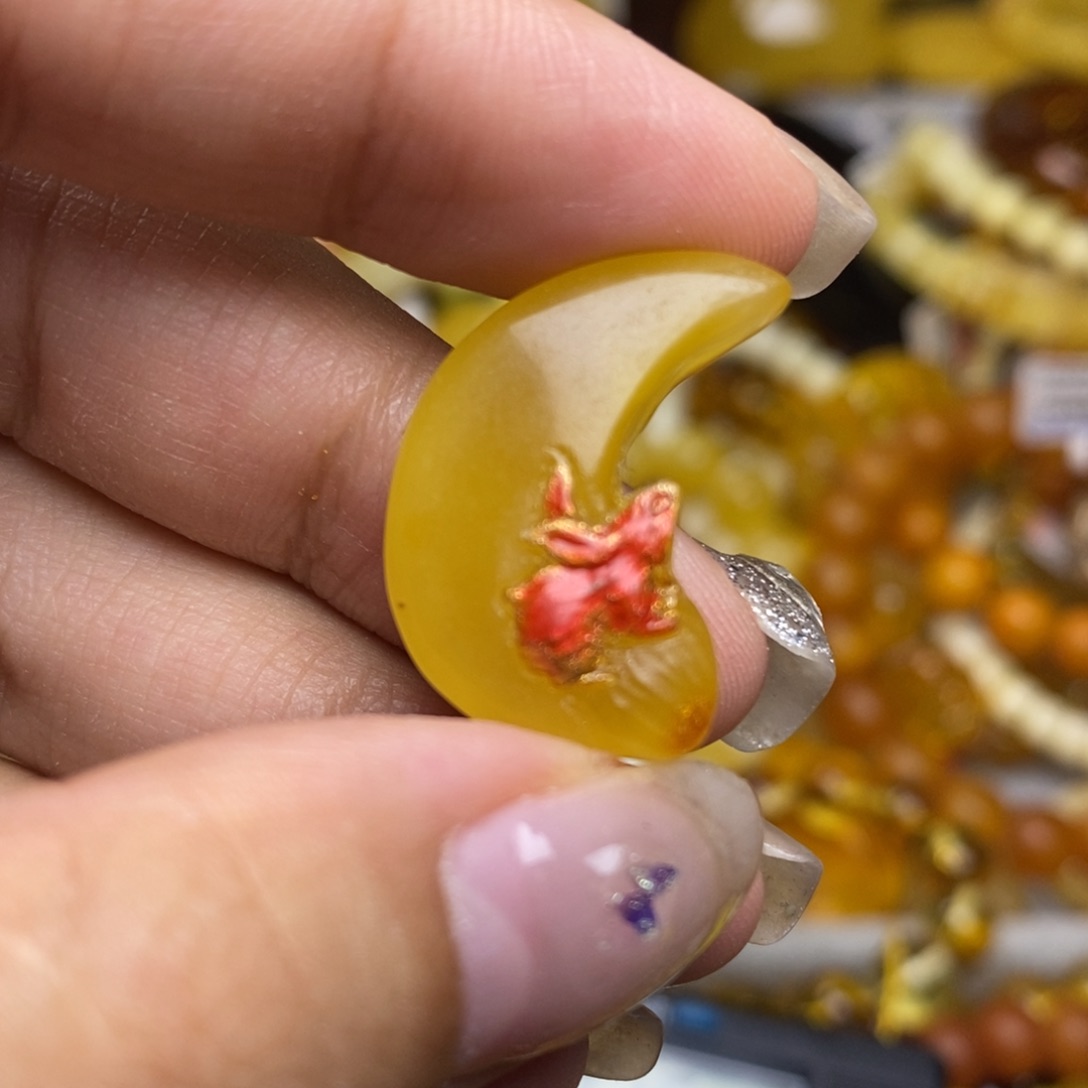 未镶嵌琥珀珠宝奇石