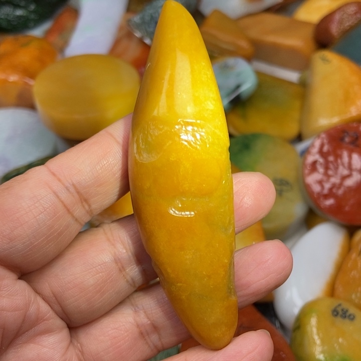 追***者翡翠未镶嵌挂件缅甸翡翠