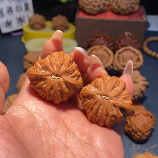 多***.文玩核桃把件文玩铁锤ufo