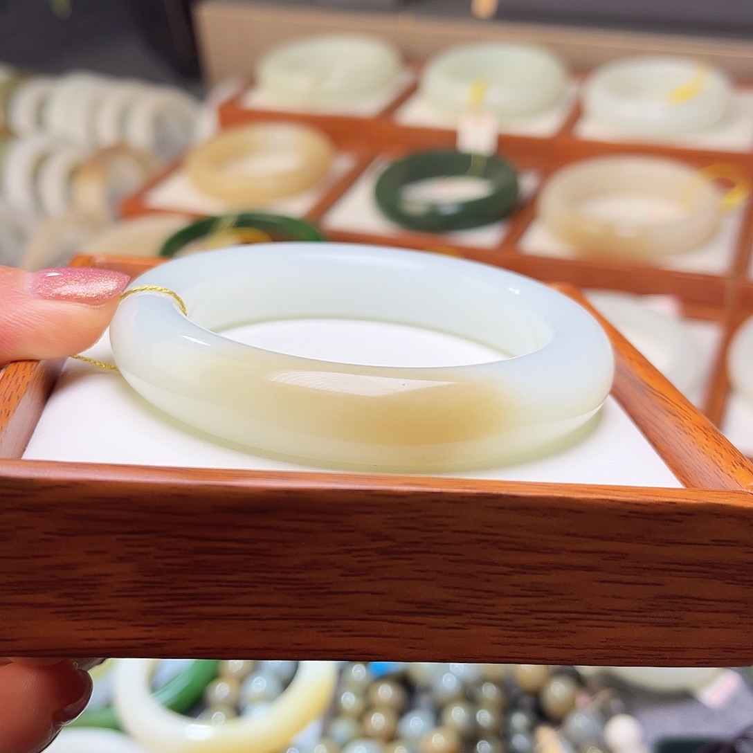 和田玉未镶嵌手镯57