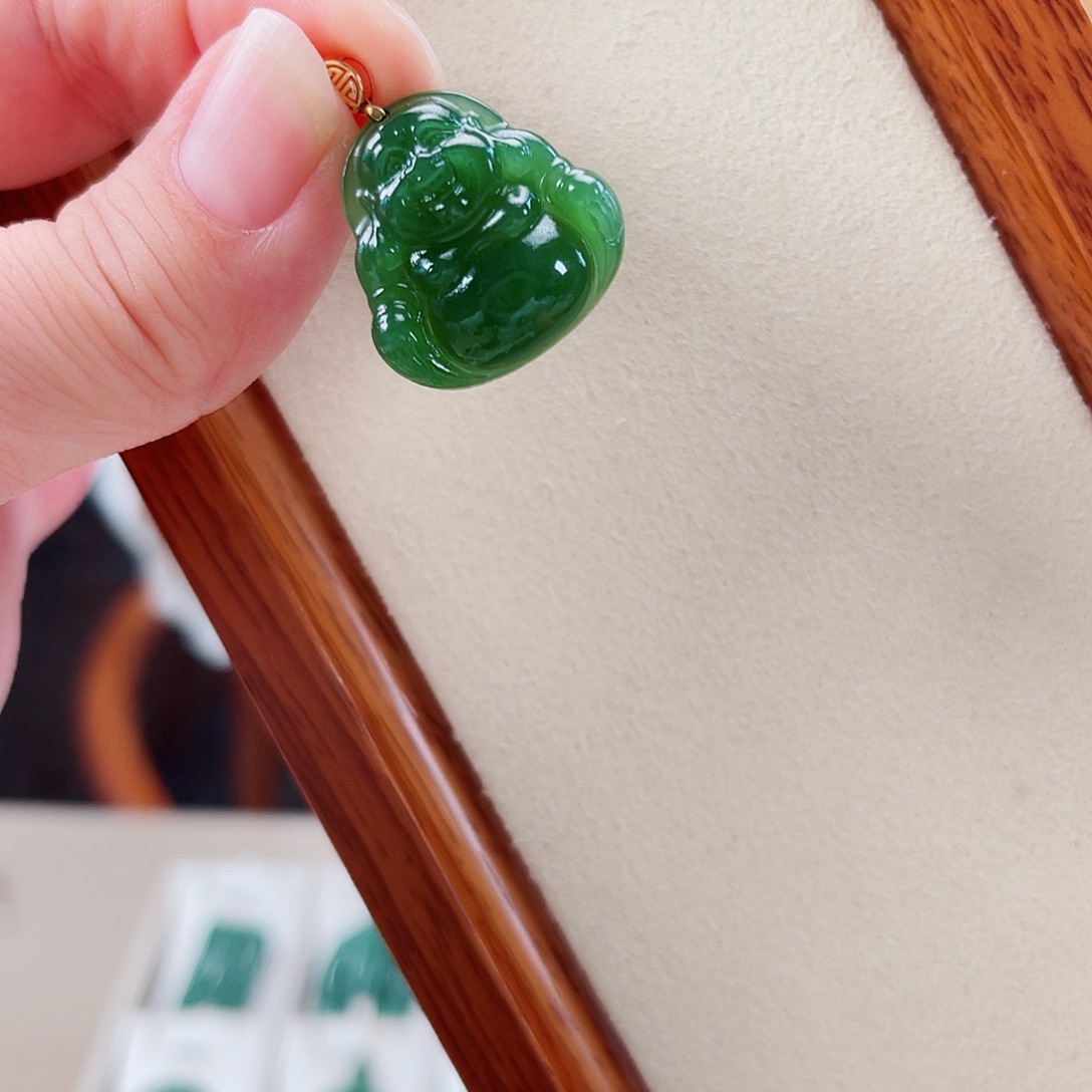 和田玉（碧玉）18K金镶嵌颈饰