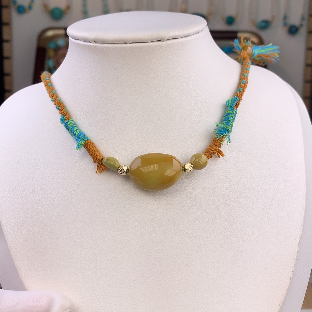 绿松石未镶嵌颈饰