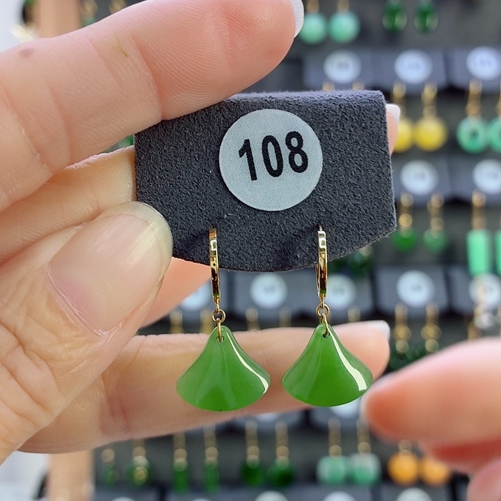 和田玉18K金镶嵌耳饰