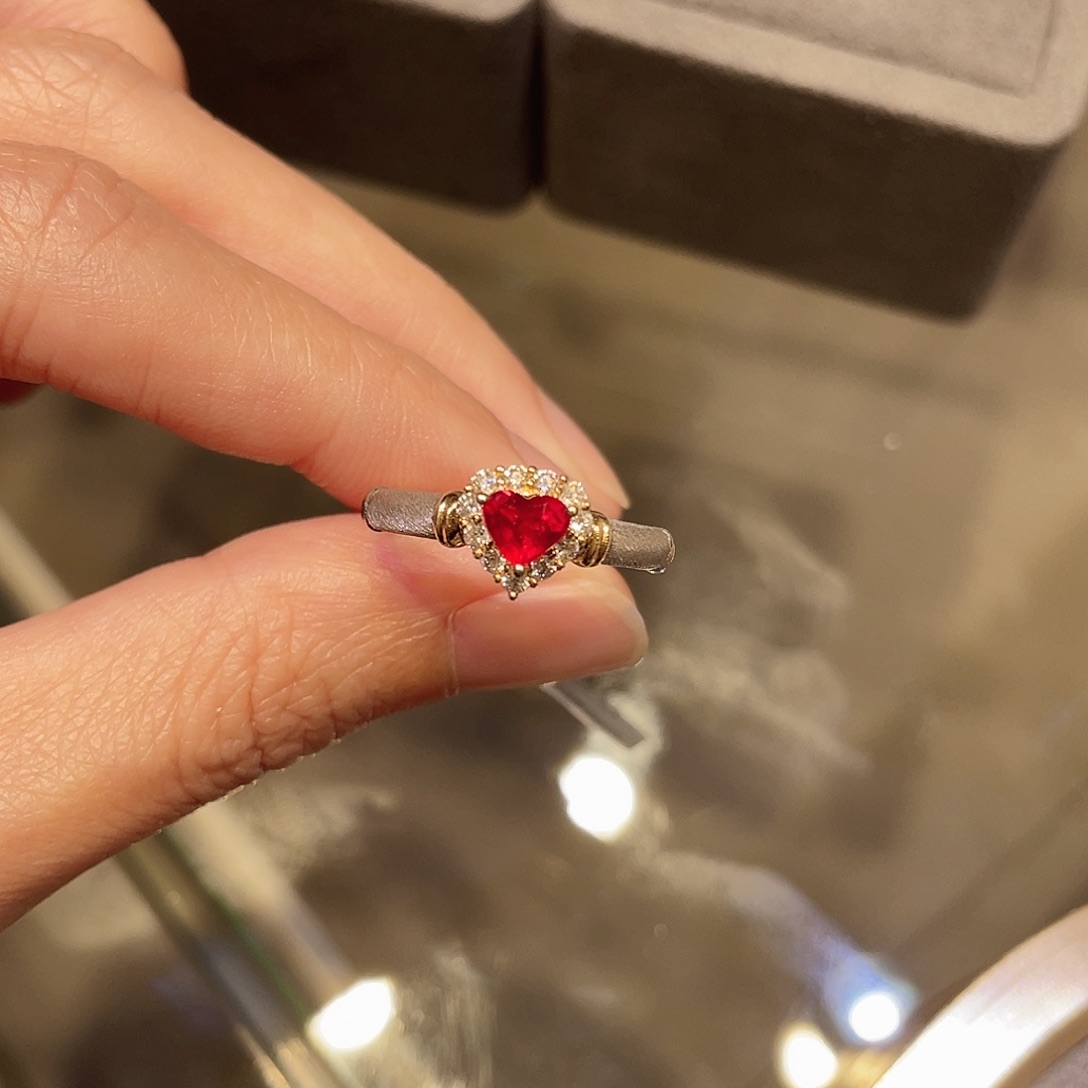 红宝石戒指18K金镶嵌无烧鸽血红0.50c t