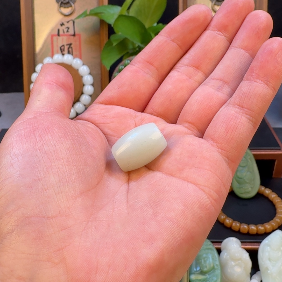 S***a和田玉未镶嵌项链