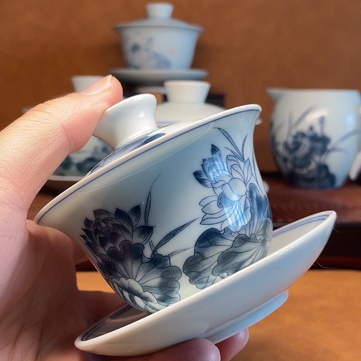 120毫升荷花盖碗一个