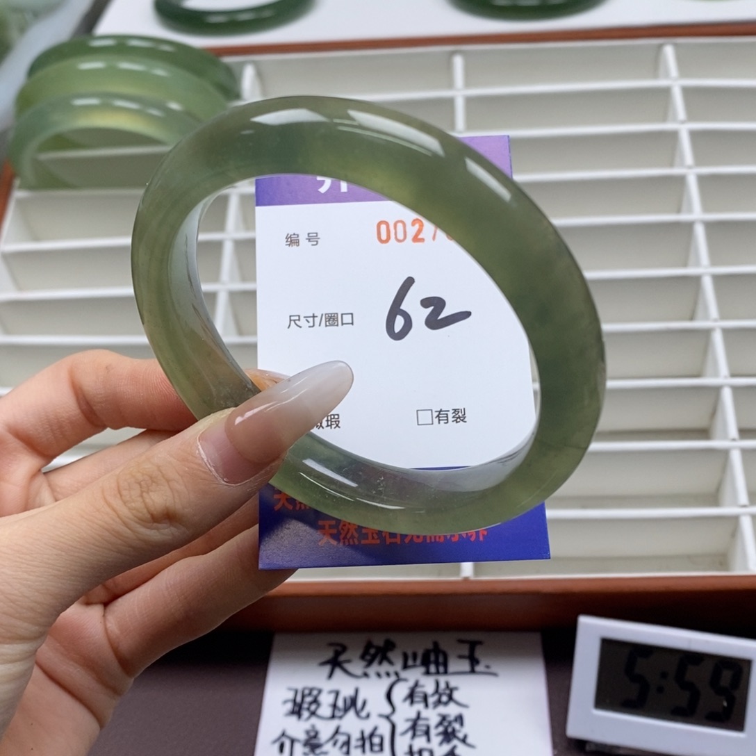 蛇纹石玉手镯未镶嵌