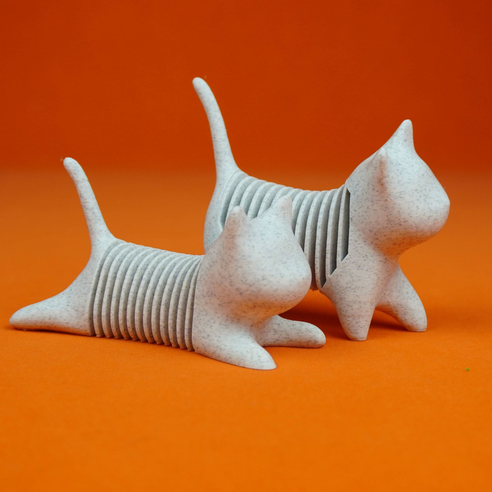 弹簧小猫玩具可活动弹力模型摇滚小猫小众创意冰箱贴摩托车挂件