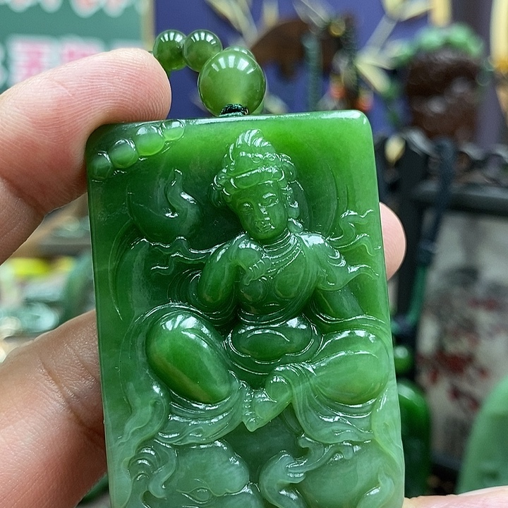 红***洋和田玉（碧玉）未镶嵌颈饰