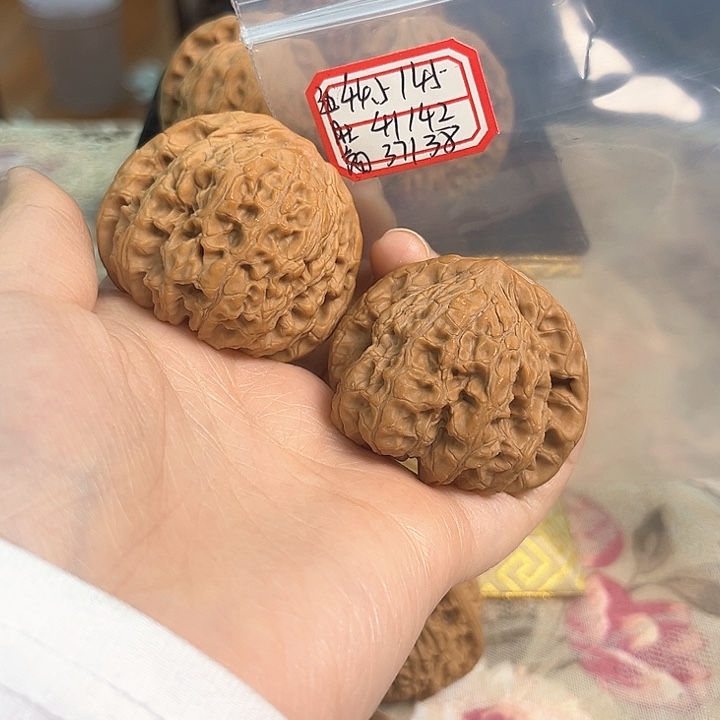 文玩核桃把件兴隆狮子头