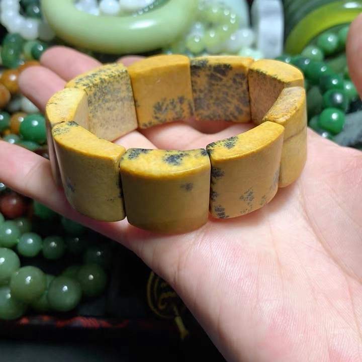 河磨玉黄皮子手牌河磨玉黄皮子手牌透扇玉皮子男士手牌玉石男士