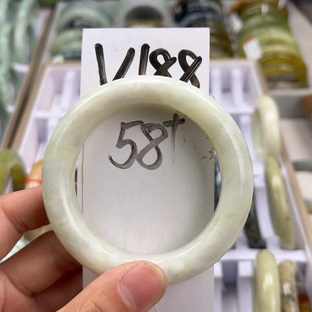 岫玉手镯未镶嵌天然岫玉