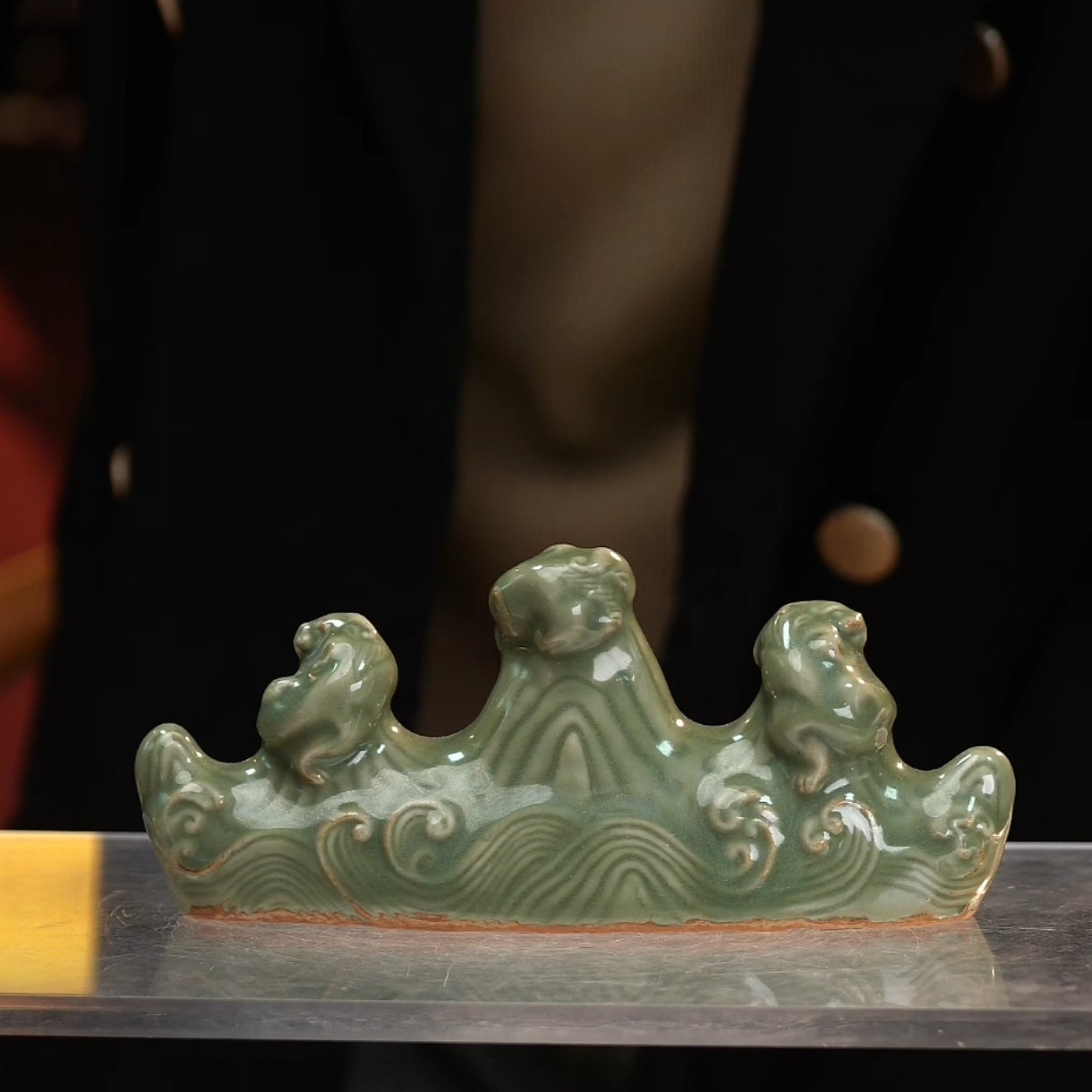 龙泉窑梅子青釉笔架山