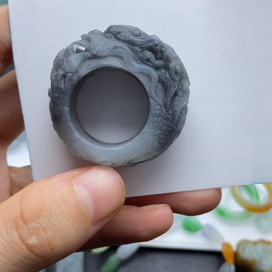 未镶嵌定制翡翠三****漾龙手牌