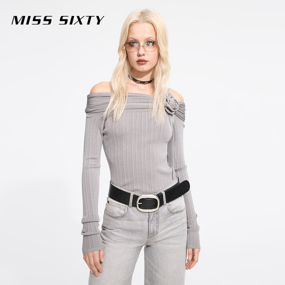 Miss Sixty2025春季新款针织衫女花朵装饰一字领露肩上衣优雅气质