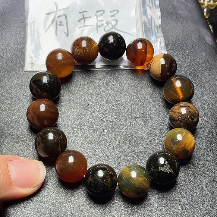 琥珀未镶嵌颈饰15+28.7g148