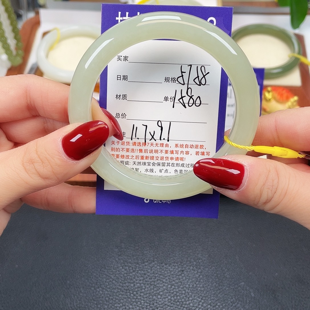 和田玉未镶嵌手镯