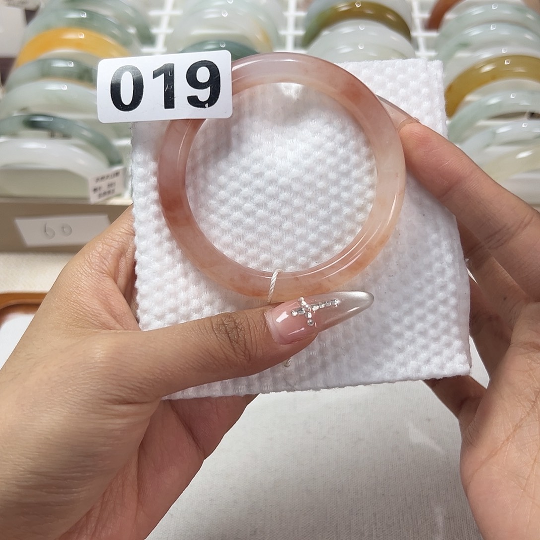 石英质玉未镶嵌手镯57