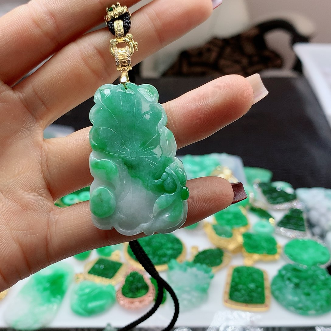 【闪购商品】翡翠吊坠(赠链)合金