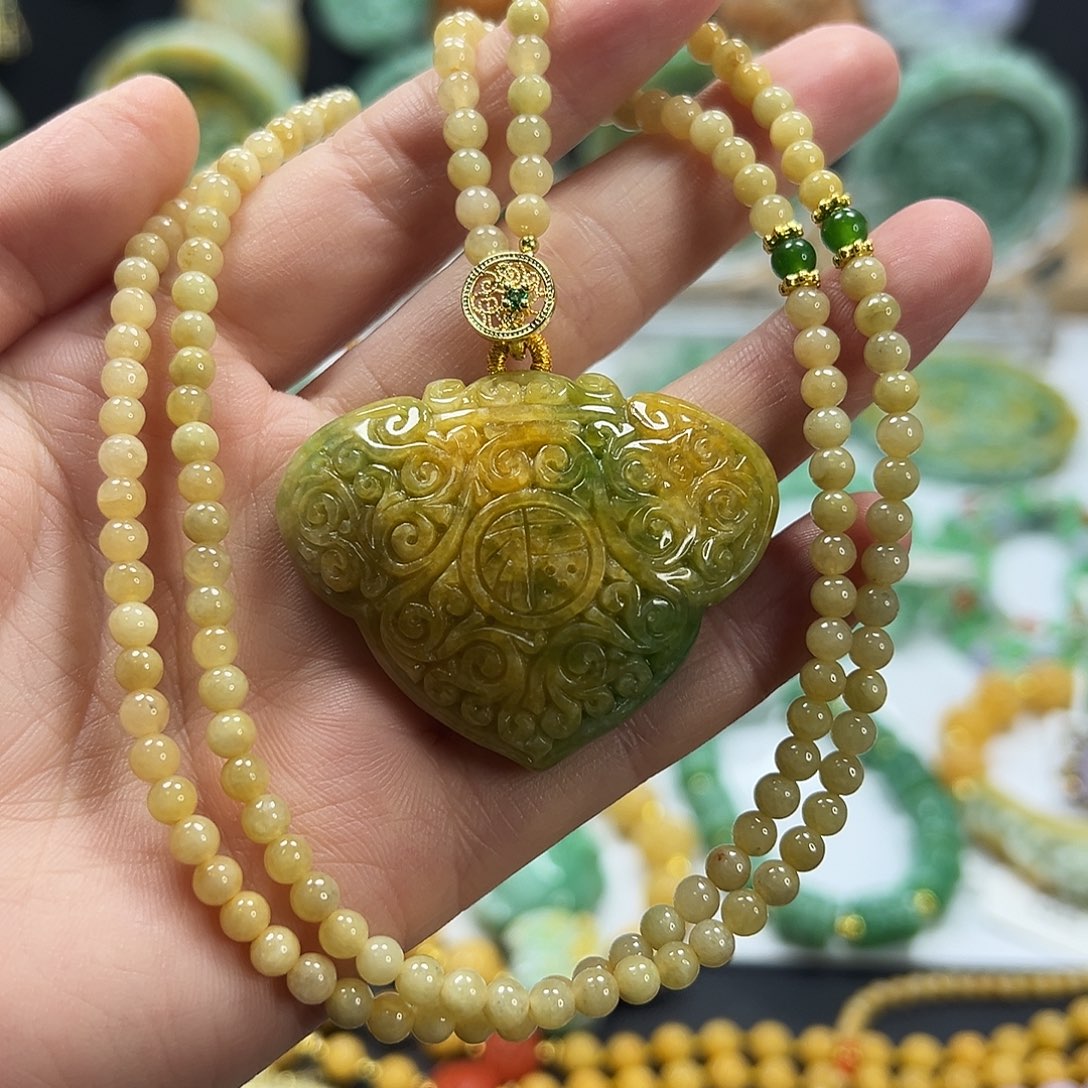 翡翠未镶嵌颈饰吊坠