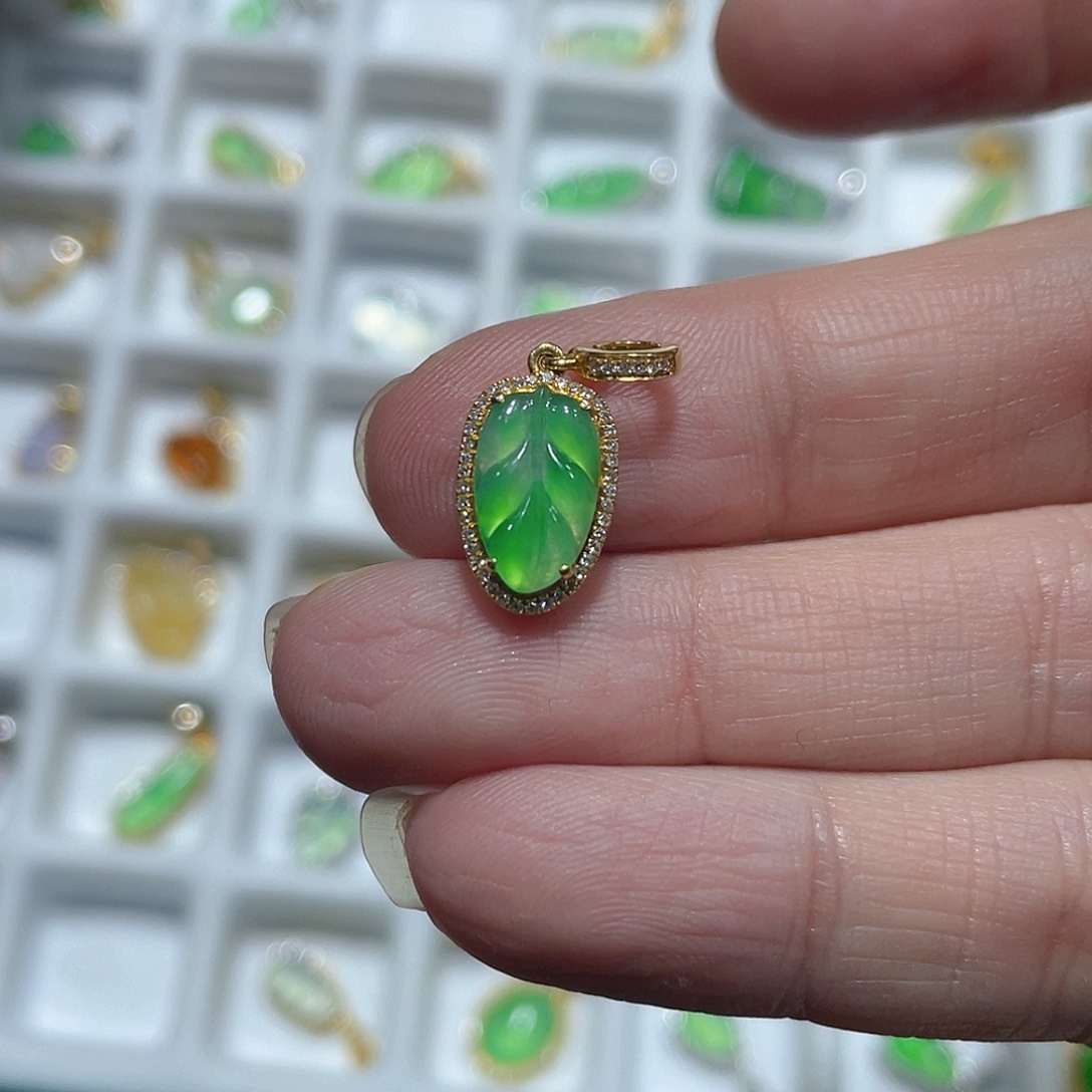 翡翠颈饰18K金镶嵌S****子天然翡翠18kA货