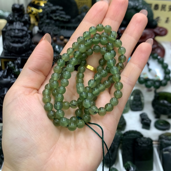 依***南蛇纹石玉未镶嵌颈饰