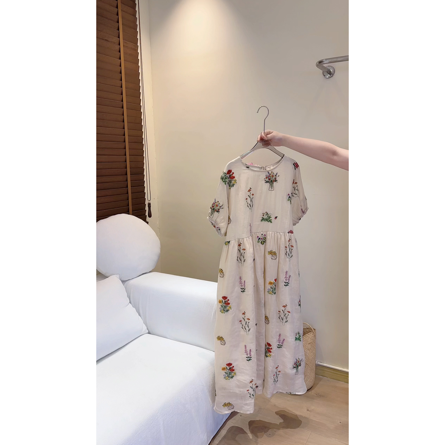 “植物系”2025夏季 100%苎麻花卉刺绣连衣裙宽松显瘦