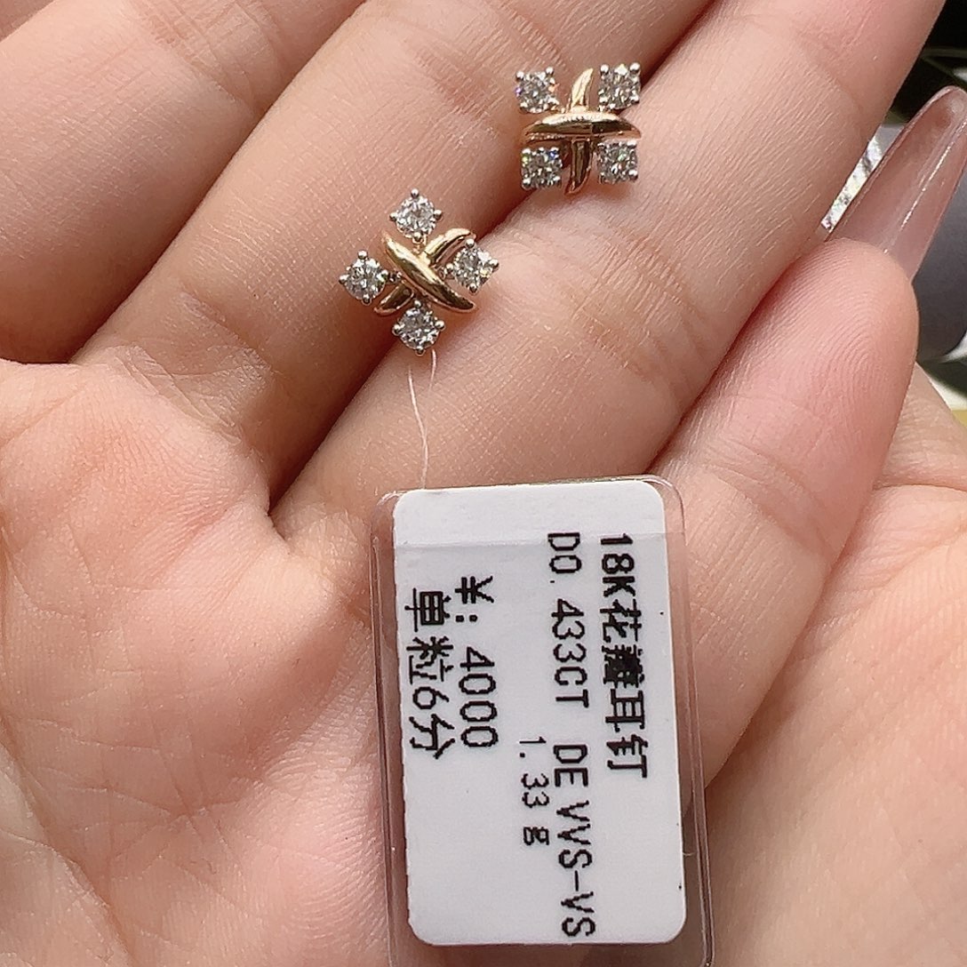 耳钉实验室培育钻石18K金镶嵌0.433克拉K金双色花瓣耳钉
