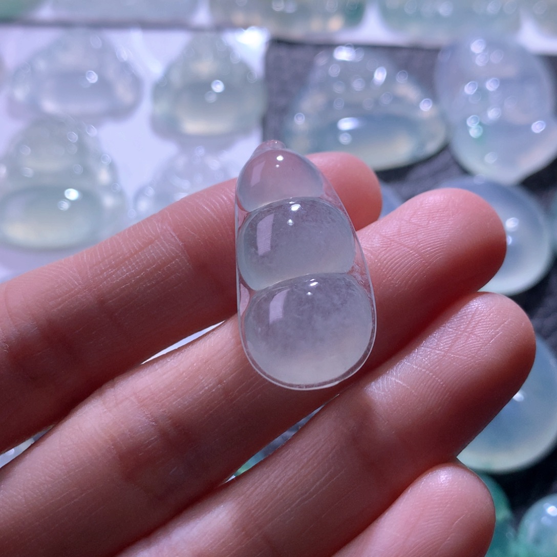 翡翠未镶嵌颈饰豆