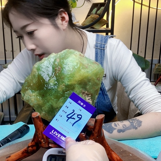 【闪购商品】未镶嵌蛇纹石玉原石岁*