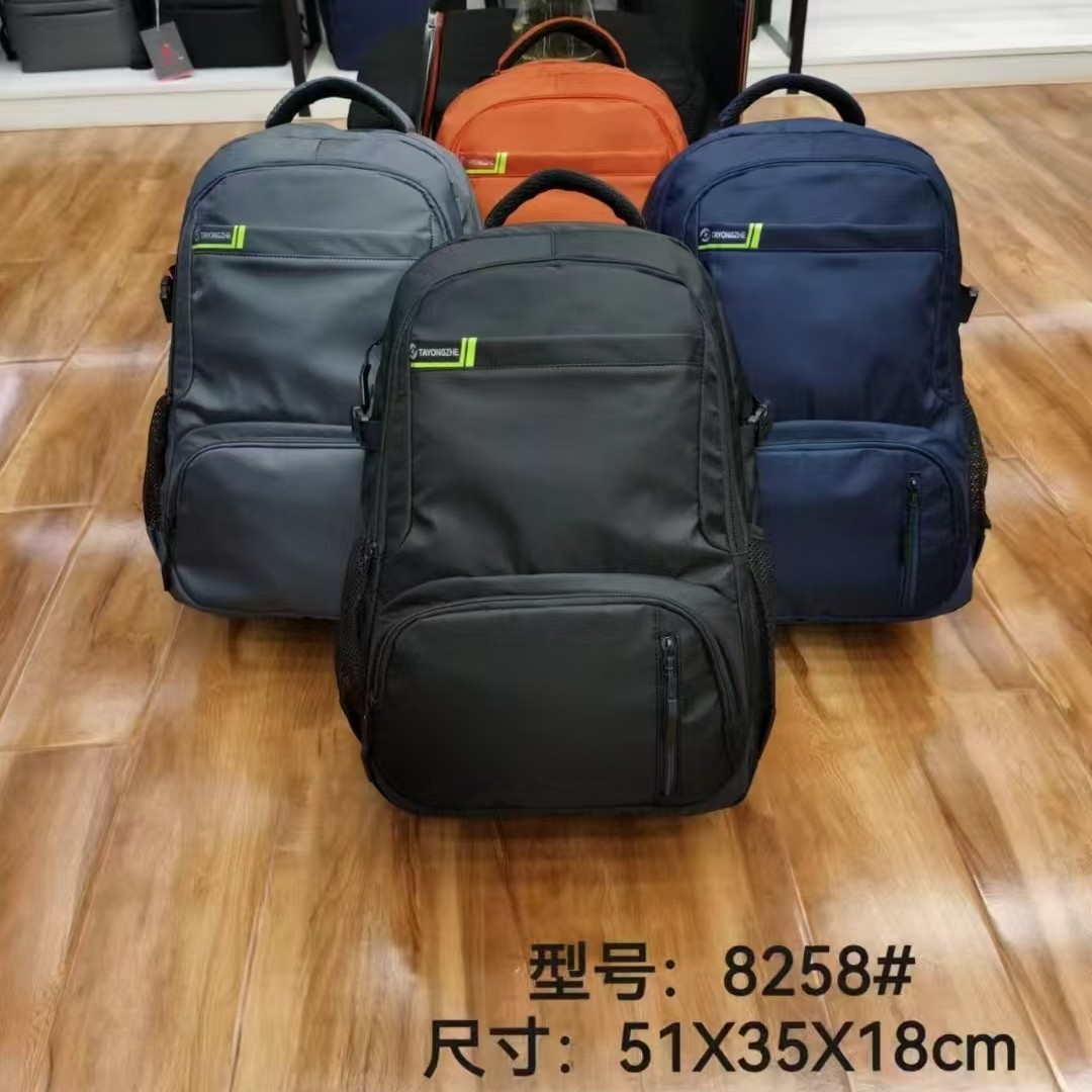 踏勇者大容量多隔层可放平板电脑超轻防水双肩包适合初中高中旅行