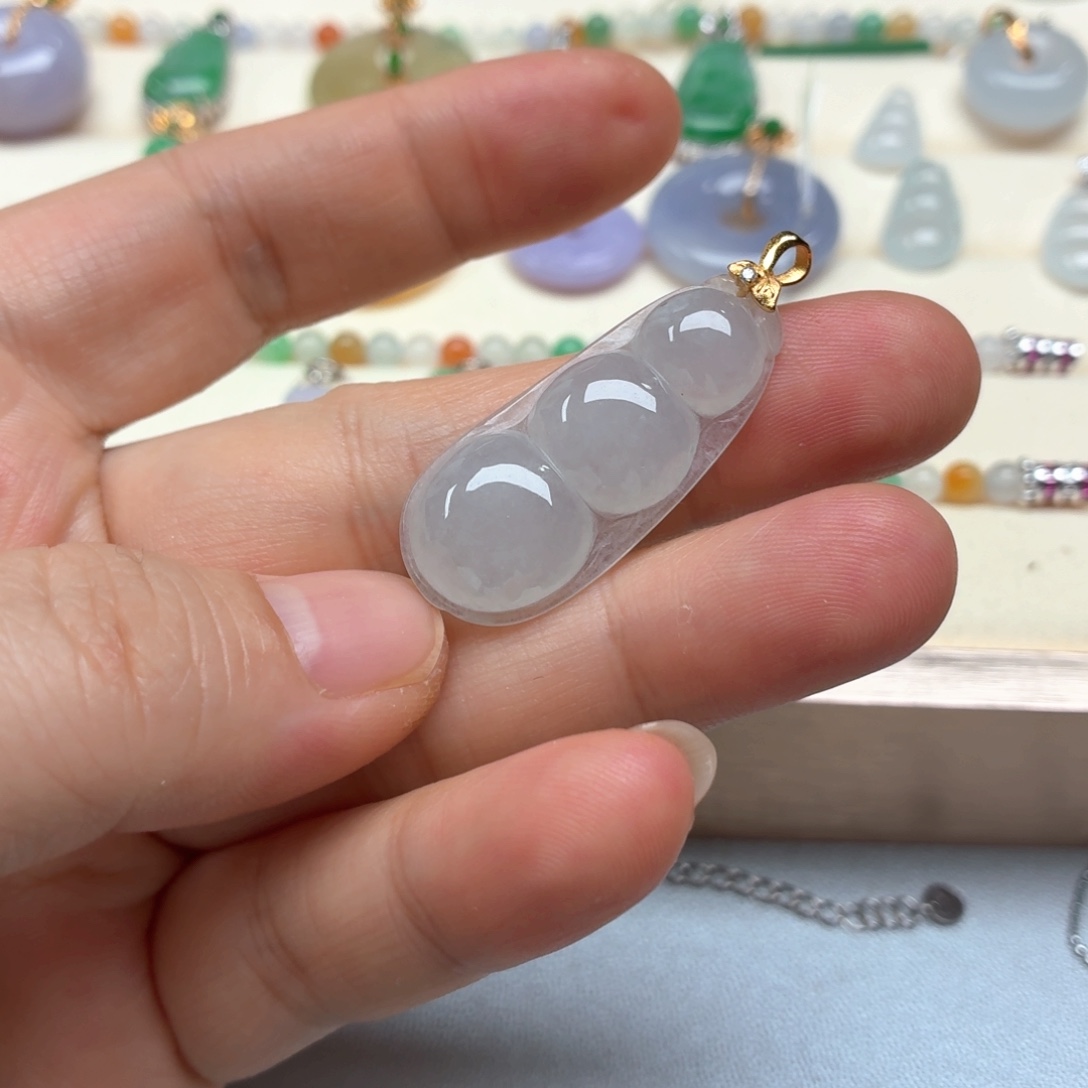 翡翠银S925镶嵌颈饰翡翠豆子