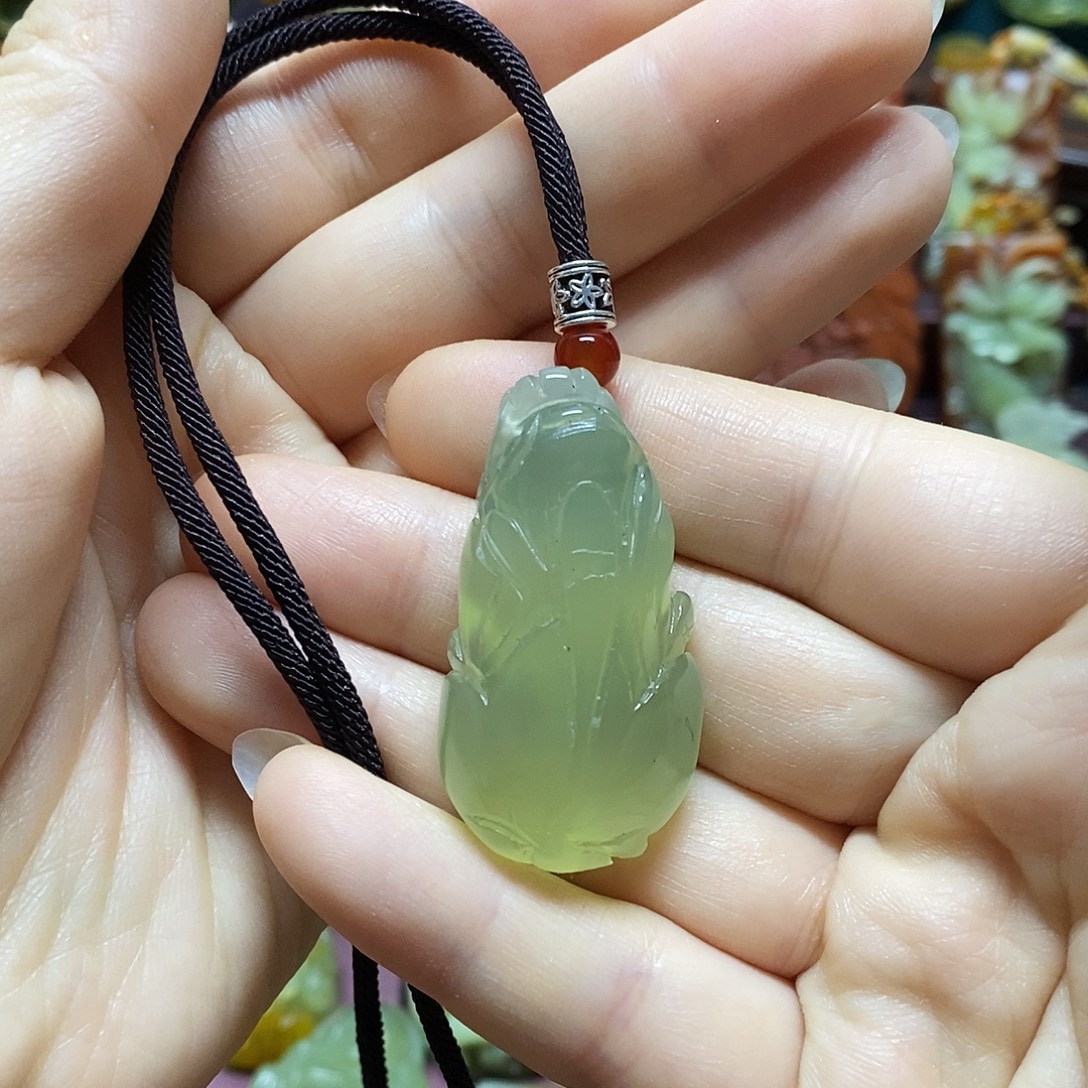 岫玉未镶嵌吊坠(赠链)